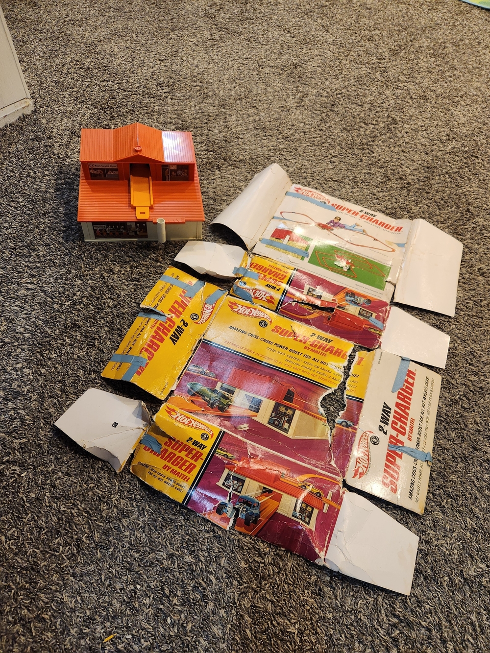 1968 Hot Wheels 2 Way Orange Super Charger Garage Damaged Box